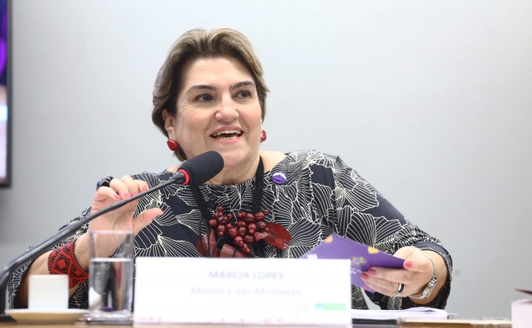 Ministra das Mulheres será ouvida na comissão mista de combate à violência; participe