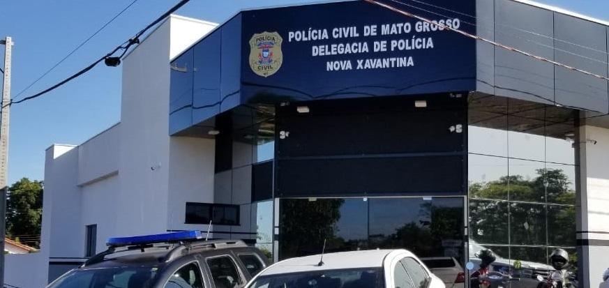 PC prende mãe em flagrante por queimar a filha com ferro quente em Nova Xavantina