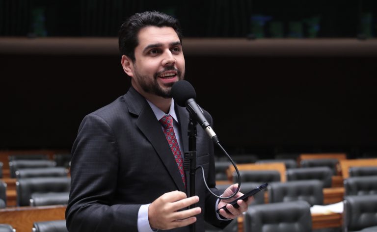 Projeto cria política nacional para uso público de milhas de passagens aéreas