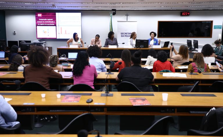 Secretaria da Mulher promove campanha de combate à violência de gênero durante mês de março