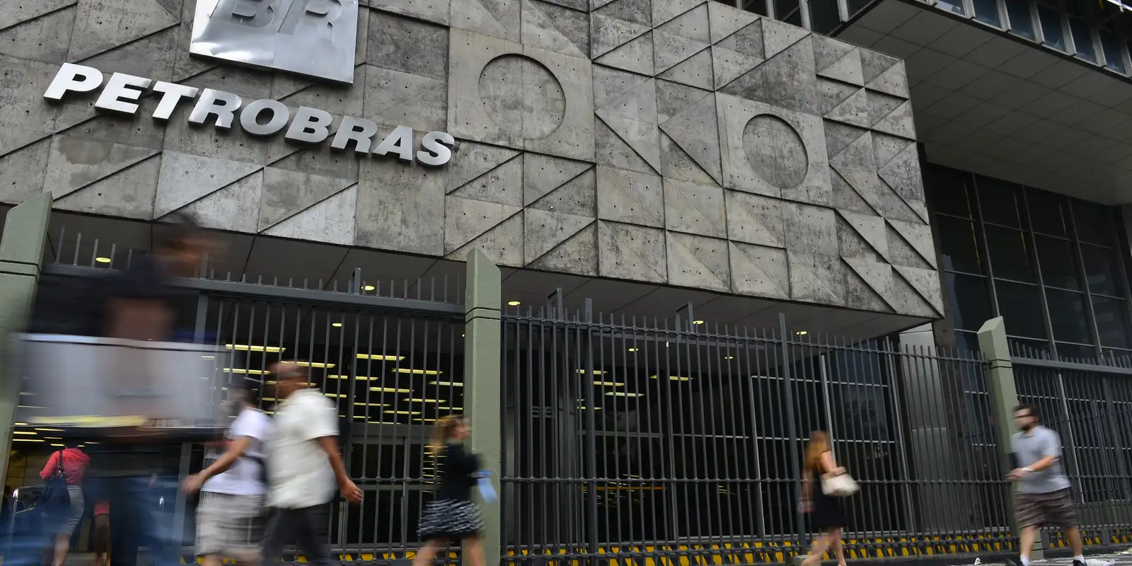 Petrobras destitui diretor de área que vendeu gás com 100% de ágio