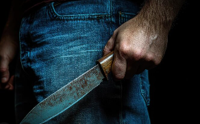 Homem é preso após tentar matar a esposa a facadas e garrafadas em Barra do Garças