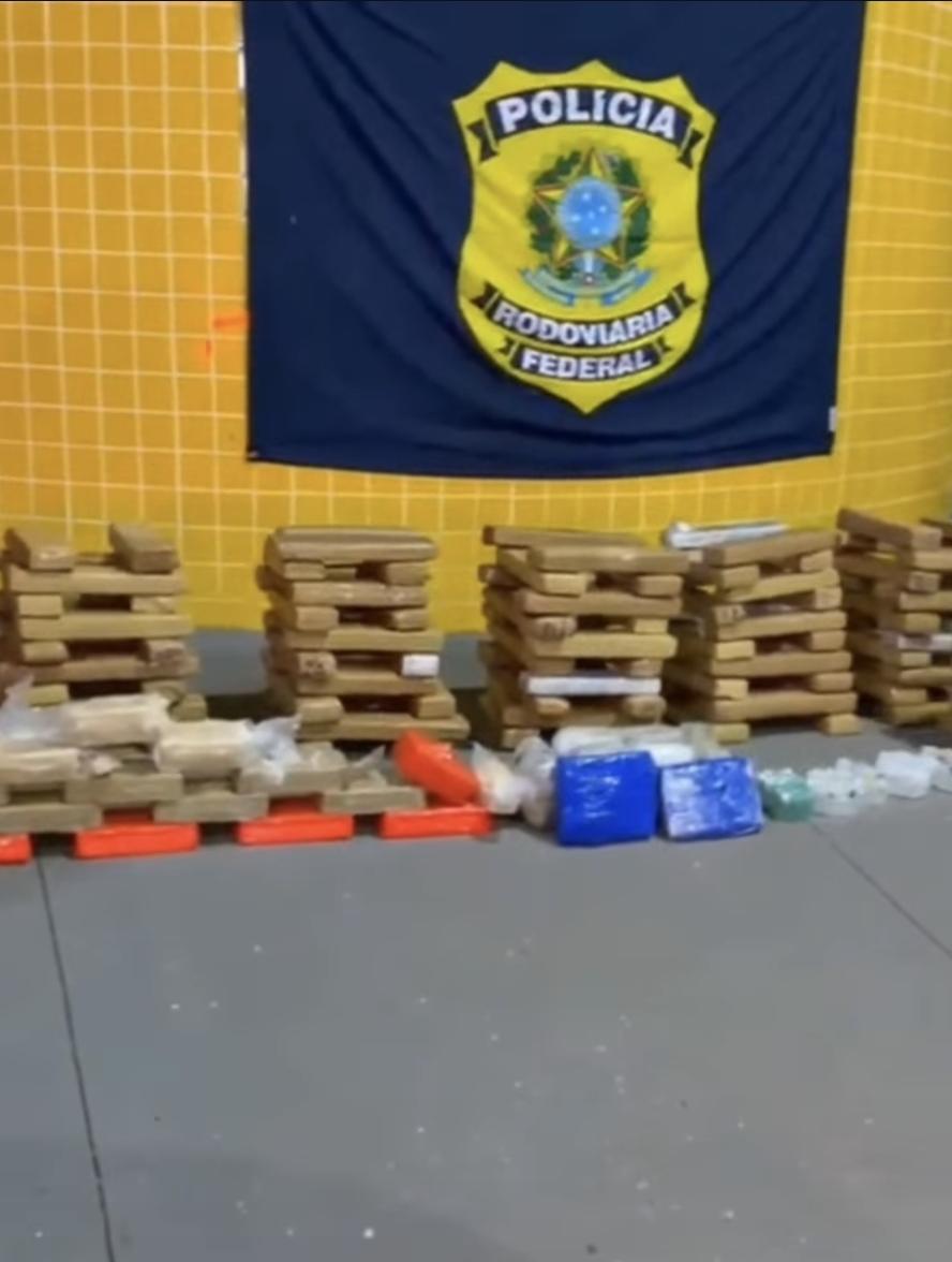 VEJA VÍDEO: PRF apreende mais de 200 kg de drogas e recupera carro roubado na BR-070 em Barra do Garças