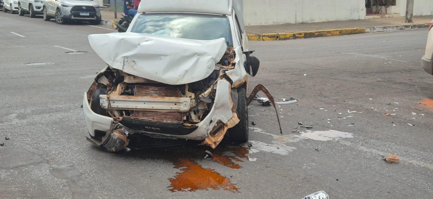 Colisão violenta entre carros mobiliza bombeiros e assusta moradores em Barra do Garças