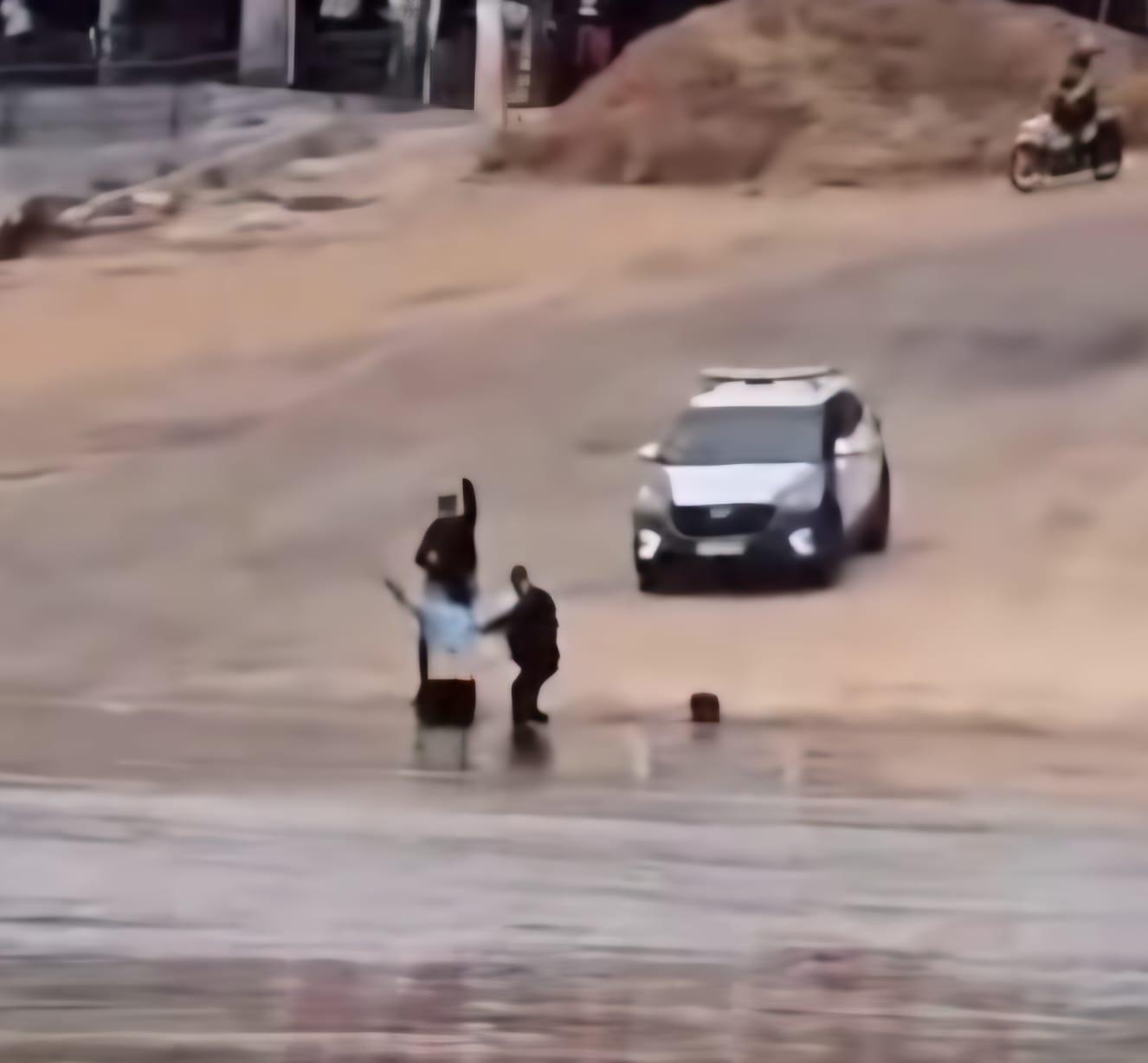 VEJA VÍDEO: Motociclista foge da PM, entra com moto no Rio Araguaia e acaba preso com droga em Barra do Garças