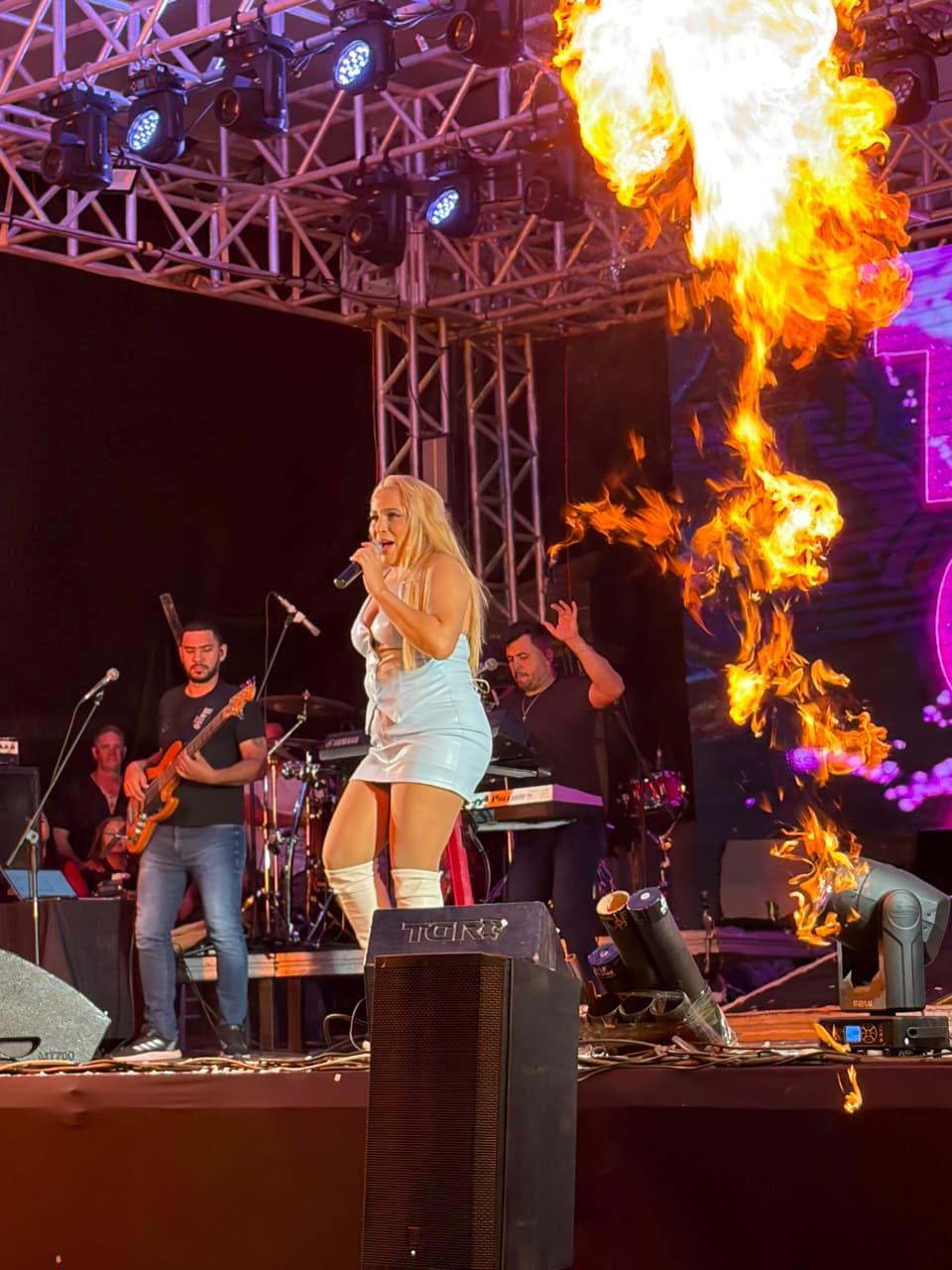 Feira do Artesanato tem início com show de Thayla Costa em Barra do Garças