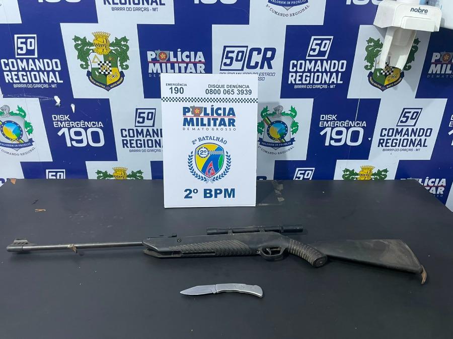 Homem é preso por manter companheira em cárcere privado e esconder espingarda em Barra do Garças