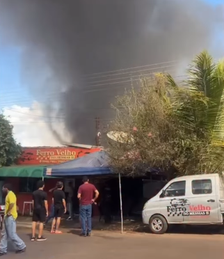 Incêndio atinge oficina em Barra do Garças e mobiliza Corpo de Bombeiros