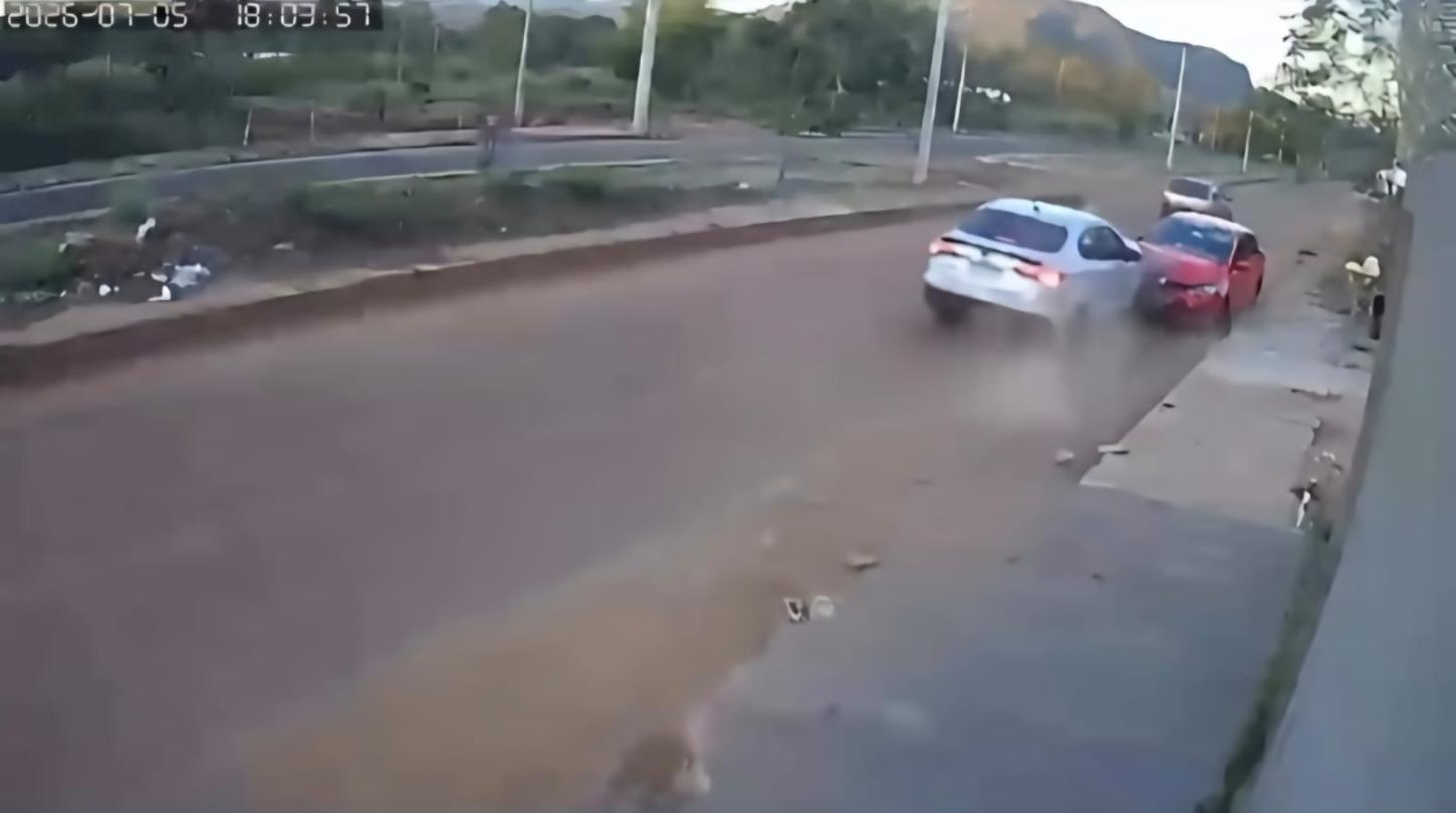 VÍDEO: criança é atingida após carro ser arremessado durante acidente em Barra do Garças