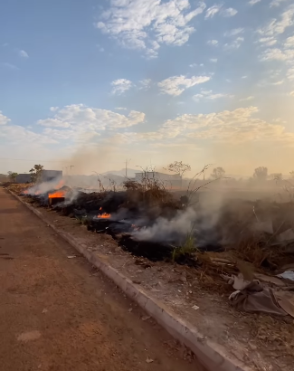 VEJA VÍDEO: incêndio atinge área de vegetação no Jardim Nova Barra, em Barra do Garças