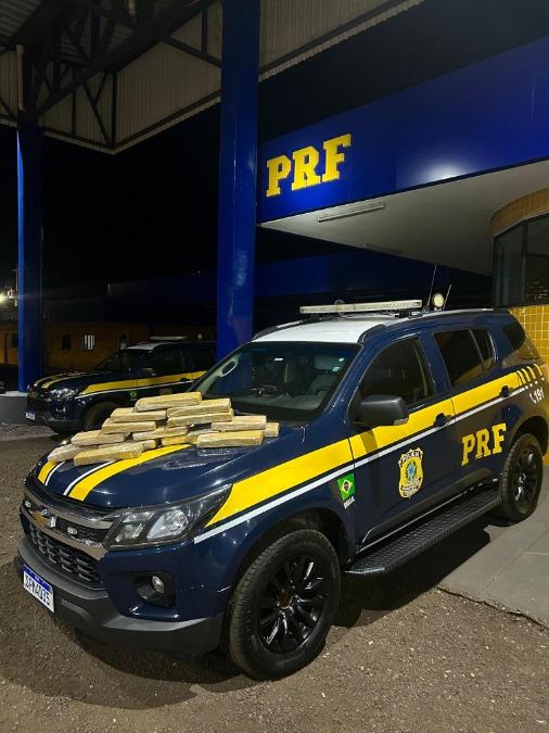 PRF apreende mais de 15 kg de maconha em ônibus na BR-070 em Barra do Garças