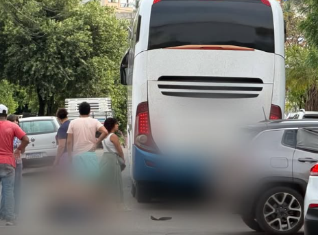 Motociclista fica feriado em acidente com ônibus no Centro de Barra do Garças